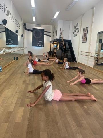 Emilie Vandekerkhove : Professeur de classique/jazz/Talons/Barre au sol/Enfants