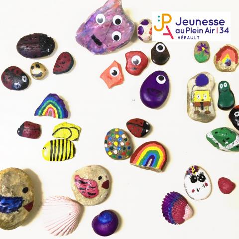 Activité origami et peinture sur cailloux.
