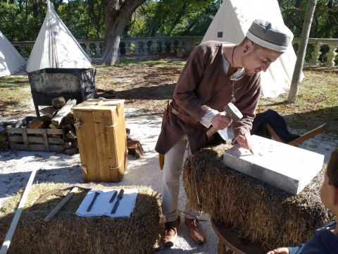 Atelier découverte de la taille de la pierre à Uzès en 2021