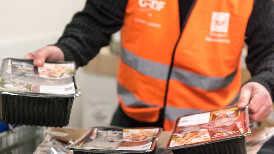 Tri en chambre froide par un bénévole