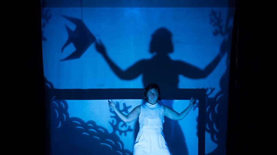 Cache-cache (avec Popi le poisson) / Collectif Le Baril : Mercredi 24 et jeudi 25 novembre - 9h30 et 11h / © David Flores Rubio